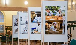 Exposition photo de la Table de Cana