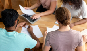 Parcours de formation qualifiant d’« ACCOMPAGNANT ÉDUCATIF ET SOCIAL » (AES))